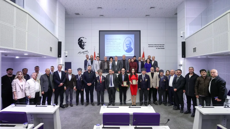 İzmir'de 'Egemenlik Kayıtsız Şartsız Milletindir' Paneli Düzenlendi