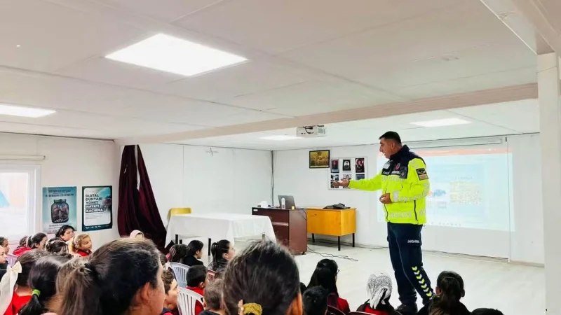 Kabataş'ta Öğrencilere Trafik Güvenliği Eğitimi Verildi