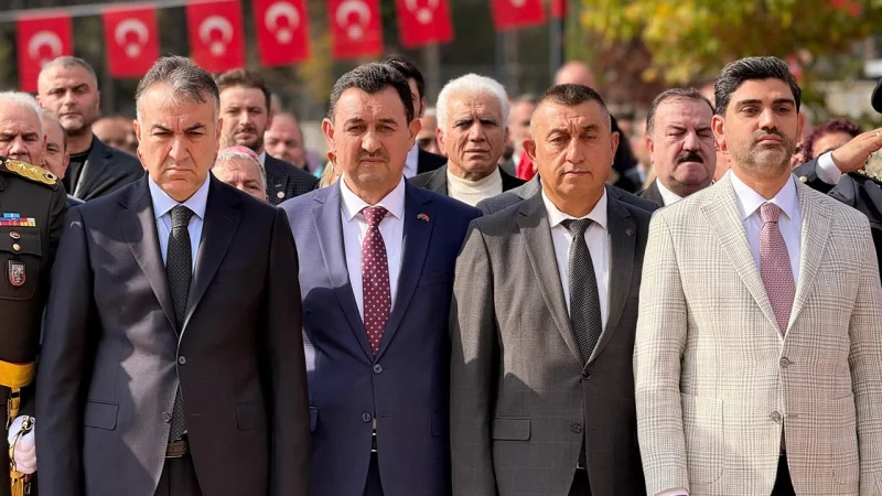 Karabük'te 29 Ekim Cumhuriyet Bayramı Dolayısıyla Çelenk Sunma Töreni Gerçekleştirildi