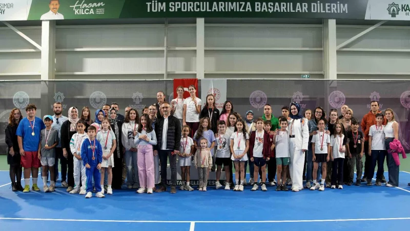 Karatay'da 29 Ekim Cumhuriyet Bayramı Tenis Turnuvası Heyecanı Sona Erdi