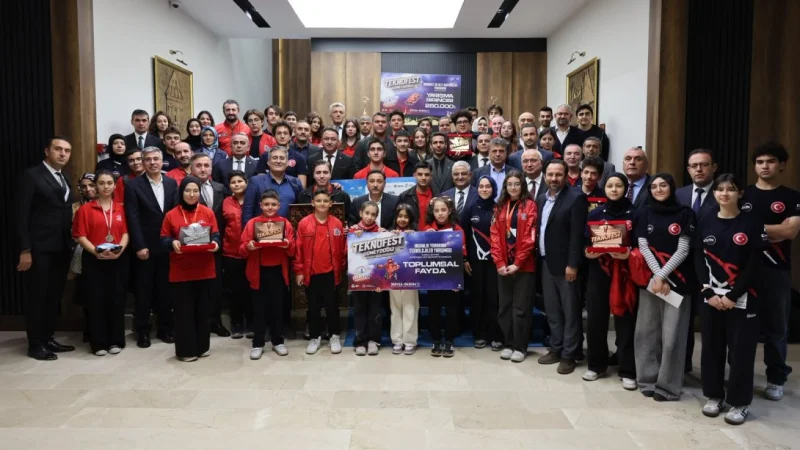 Kayseri'de TEKNOFEST ve TÜBİTAK Başarısı Gösteren Öğrencilere Kabul