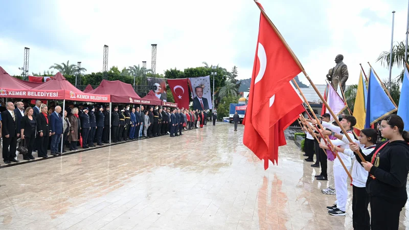 Kemer'de Cumhuriyet'in 103'üncü Yılı Dolayısıyla Çelenk Töreni Düzenlendi