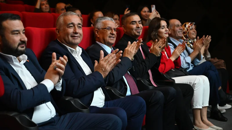 Kemer'de Final Okulları Öğrencilerinden 29 Ekim Cumhuriyet Bayramı Kutlaması