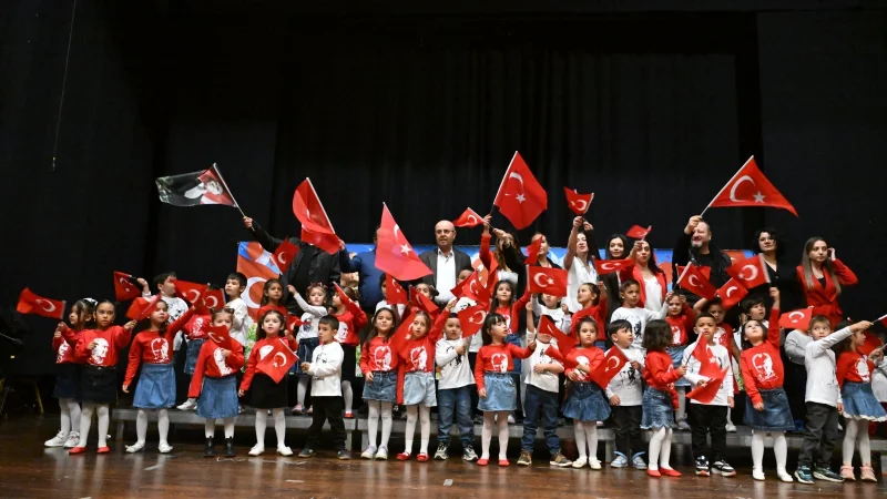 Kırşehir'de Gündüz Bakımevi Öğrencilerinden Cumhuriyet Şenliği