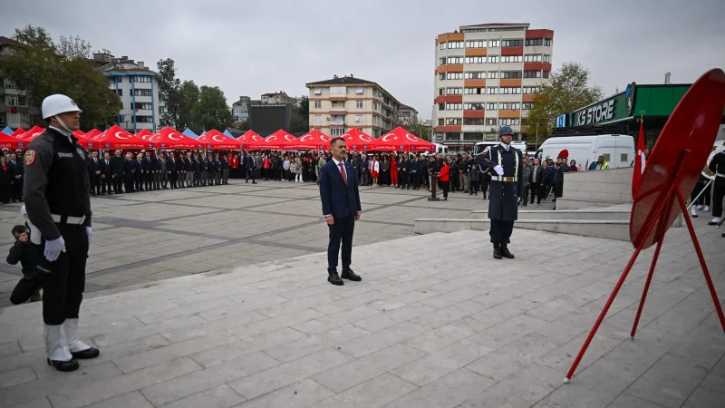 Kocaeli'de 29 Ekim Cumhuriyet Bayramı Coşkusu Çelenk Töreniyle Başladı