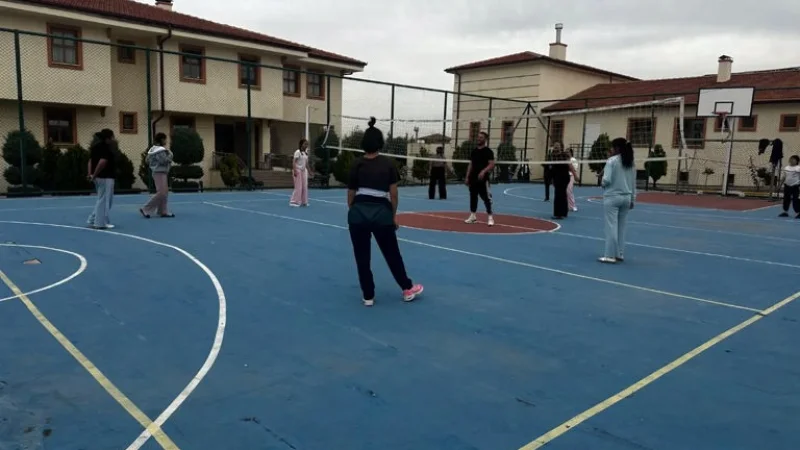 Konya'da Çocuklar İçin Spor Etkinliği: Voleybol ve Yakantopla Keyifli Anlar