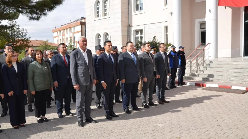 Kozaklı'da 29 Ekim Cumhuriyet Bayramı Çelenk Sunma Töreni Gerçekleştirildi