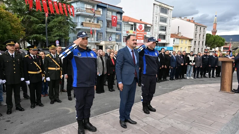 Manisa Demirci'de 29 Ekim Cumhuriyet Bayramı Çelenk Sunma Töreni ile Başladı