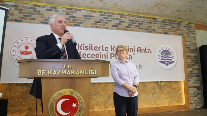 Of'ta Öğrenciler Başarılı İsimlerle Buluşuyor: Prof. Dr. Feyiz Hayat Hikayesini Paylaştı