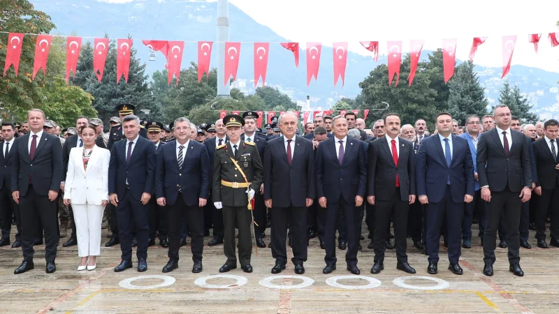 Ordu'da Cumhuriyet Bayramı Coşkusu Çelenk Sunma Töreniyle Başladı