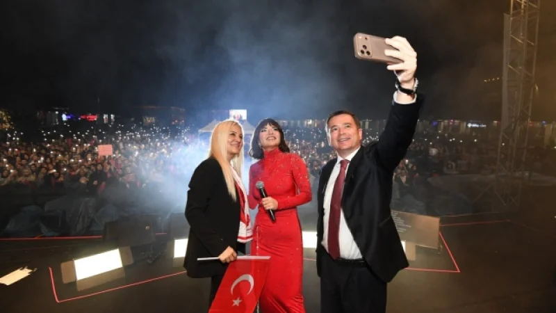 Osmangazi'de 29 Ekim Coşkusu Göksel Konseriyle Yaşandı