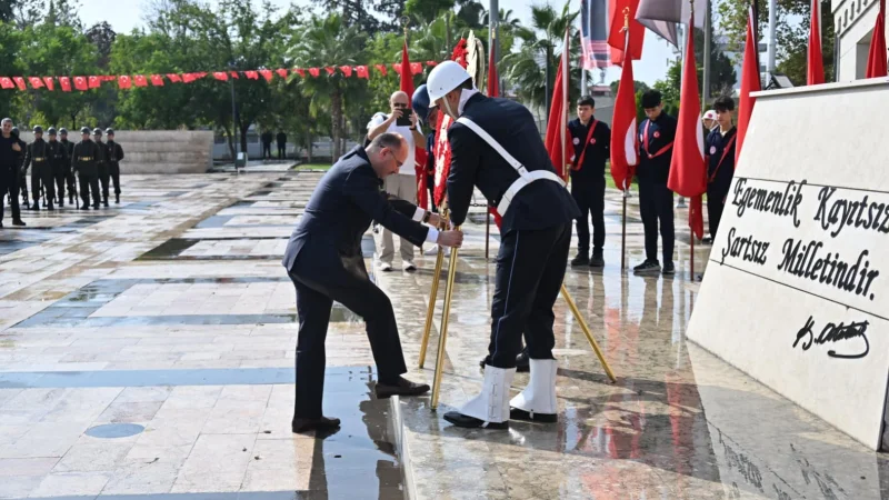 Osmaniye'de Cumhuriyet Bayramı Coşkusu: Atatürk Anıtı'na Çelenk Sunuldu
