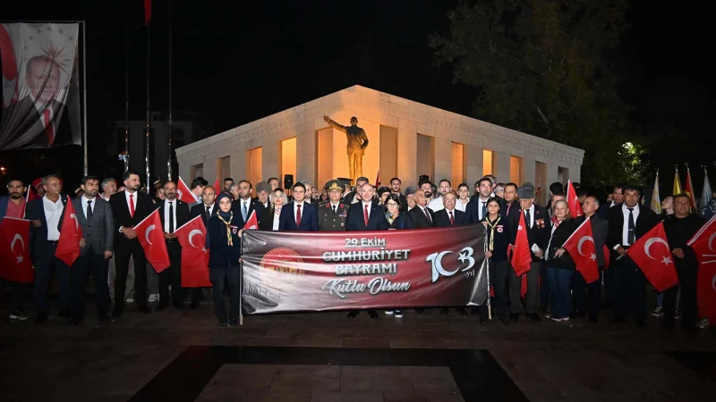 Osmaniye'de Cumhuriyet Coşkusu: Fener Alayı ve Cumhuriyet Yürüyüşü Düzenlendi