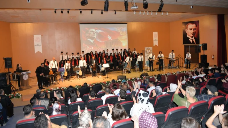 Osmaniye'de Cumhuriyet Coşkusu Türk Halk Müziği Konseriyle Yaşandı