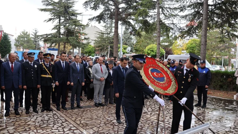 Sarayönü'nde 29 Ekim Cumhuriyet Bayramı'nın 103. Yıl Dönümü İçin Çelenk Sunma Töreni Düzenlendi