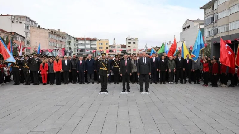Tekirdağ'ın Hayrabolu İlçesinde 29 Ekim Cumhuriyet Bayramı Çelenk Sunma Töreniyle Başladı