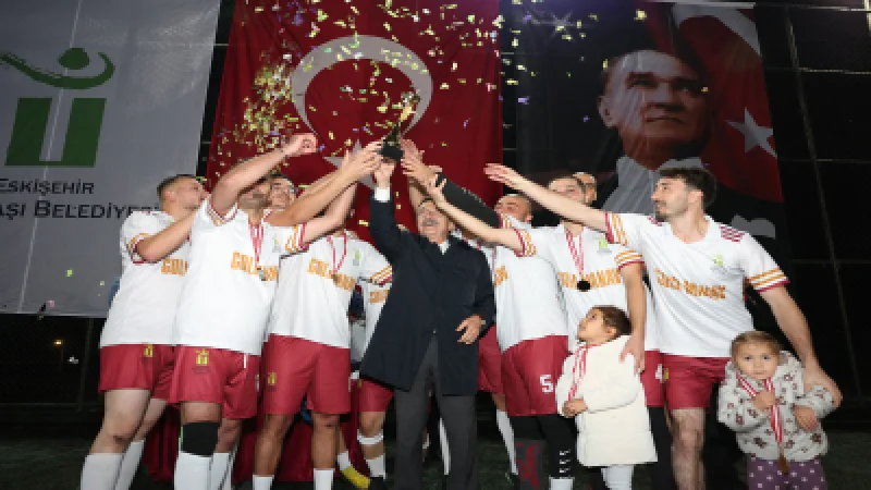 Tepebaşı Belediyesi 8. Geleneksel Cumhuriyet Kupası'nda Şampiyon Sağlık İşleri Oldu