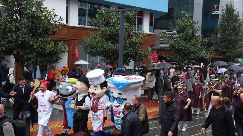 Trabzon Gastronomi Festivali Renkli Kortej Yürüyüşüyle Başladı