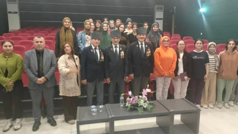 Trabzon'da Kıbrıs Gazileri Gençlerle Buluştu