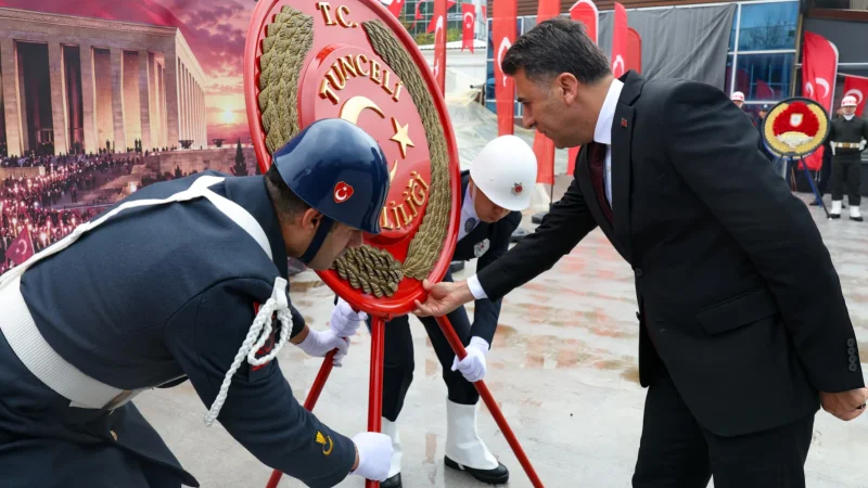 Tunceli'de 29 Ekim Cumhuriyet Bayramı Çelenk Sunma Töreni ile Başladı