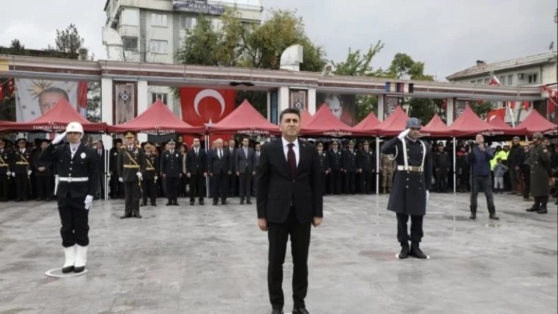 Tunceli'de 29 Ekim Cumhuriyet Bayramı Çelenk Sunma Töreni ile Kutlandı