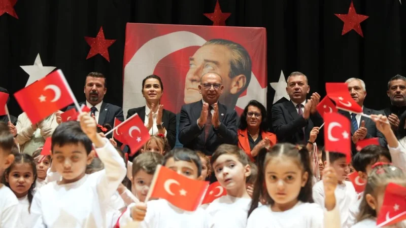 Turgutlu'da Miniklerin Cumhuriyet Gösterisi İlgiyle İzlendi