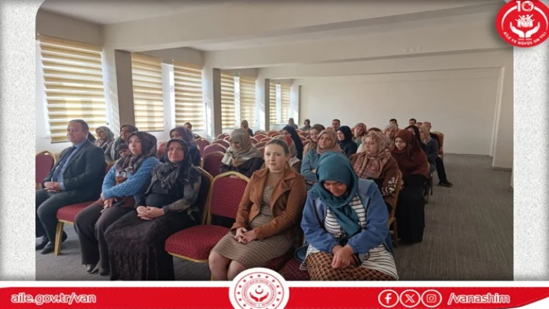 Van'da Velilere 'Okul ve Aile Hayatı' Eğitimi