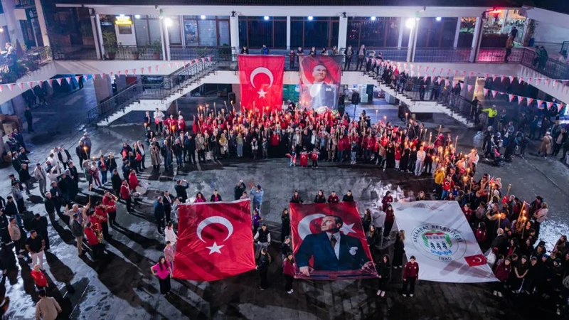 Akçaabat'ta 29 Ekim Coşkusu: Fener Alayı Düzenlendi