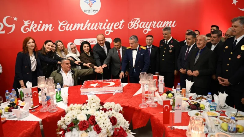 Batman'da 29 Ekim Cumhuriyet Bayramı Kabul Töreni Düzenlendi