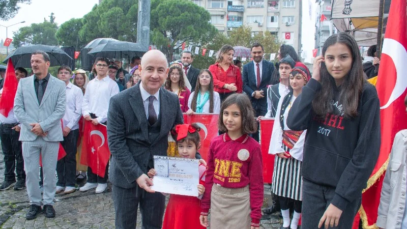 Bergama'da 29 Ekim Cumhuriyet Bayramı Coşkuyla Kutlandı
