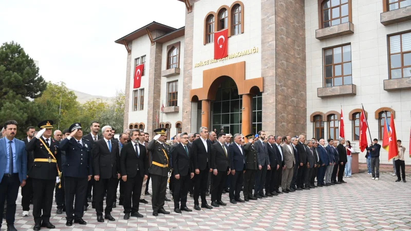 Bitlis'in Adilcevaz İlçesinde 29 Ekim Cumhuriyet Bayramı Törenle Kutlandı