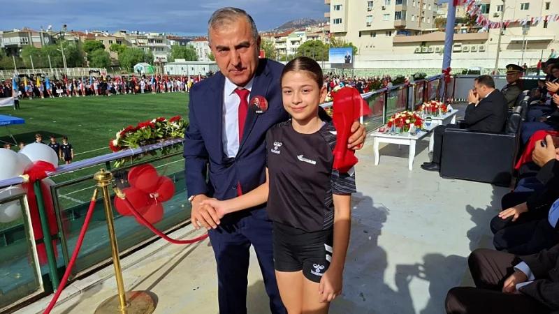 Bornova'da 29 Ekim Cumhuriyet Bayramı Coşkuyla Kutlandı