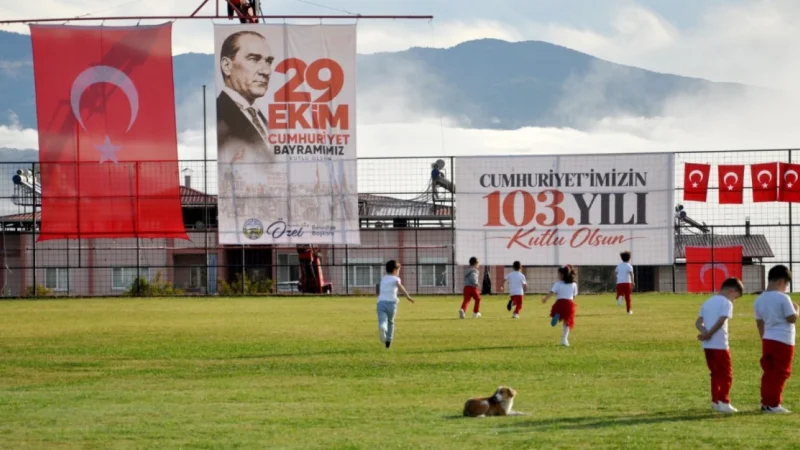 Bozdoğan'da Cumhuriyet Bayramı Coşkusu Stadyumda Kutlandı