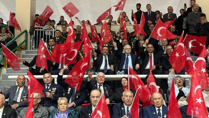 Burhaniye'de 29 Ekim Cumhuriyet Bayramı Coşkuyla Kutlandı