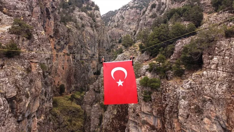 Denizli'de DEBAK Ekiplerinden Cumhuriyet Bayramı'na Özel Kanyon Tatbikatı