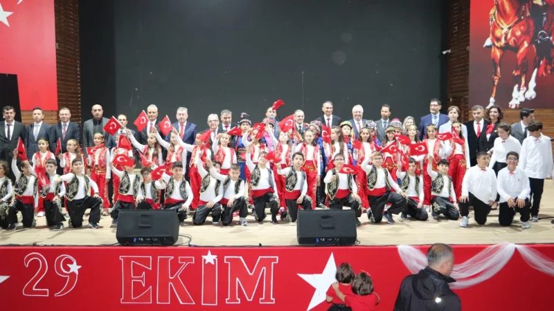 Edremit’te 29 Ekim Cumhuriyet Bayramı Coşkuyla Kutlandı
