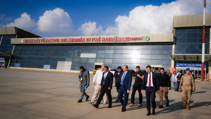 Hakkari Valisi İbrahim Taşyapan Yüksekova Selahattin Eyyubi Havalimanı'nda İncelemelerde Bulundu