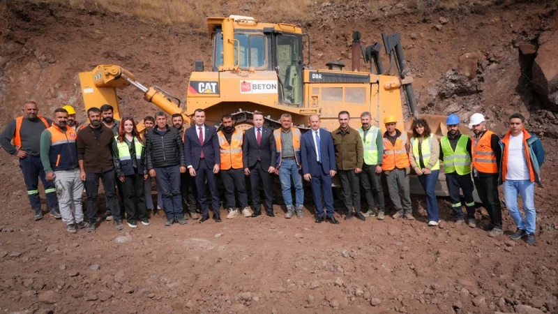 Hakkari'de İran Sınır Hattı Güvenlik Projesinde Çalışmalar Sürüyor