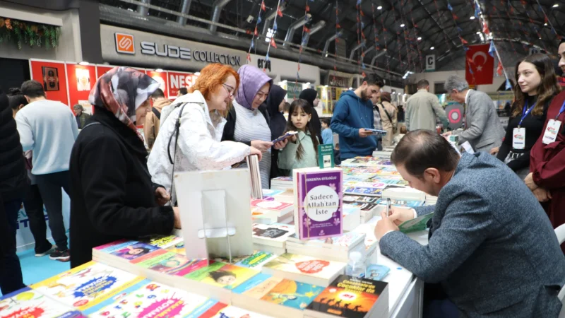 İnegöl Kitap Günleri 10. Kez Kapılarını Açıyor: Ünlü Yazarlar Bursa'da Okurlarla Buluşuyor