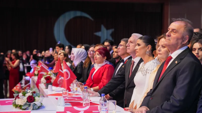 İstanbul'da 29 Ekim Cumhuriyet Bayramı Coşkusu: Resmi Bayramlaşma Töreni Düzenlendi