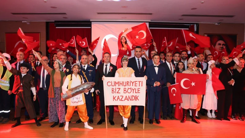 İzmir Çiğli'de 29 Ekim Cumhuriyet Bayramı Coşkuyla Kutlandı
