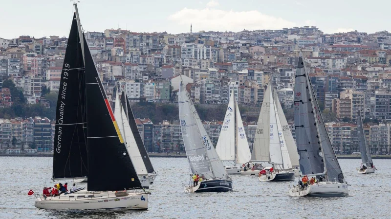 İzmir Körfezi'nde Cumhuriyet Kupası Yat Yarışları heyecanı