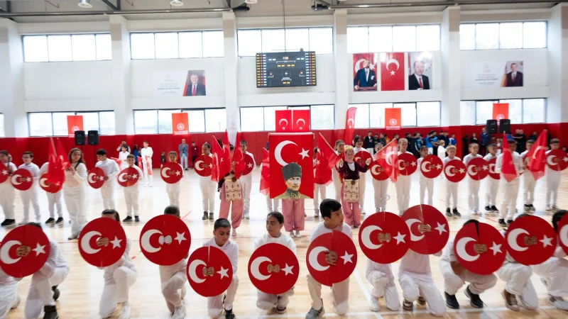 İzmir'in Dikili İlçesinde Cumhuriyet Bayramı Coşkuyla Kutlandı