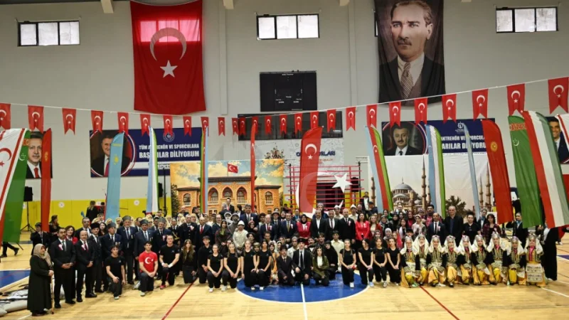 Kartepe'de 29 Ekim Cumhuriyet Bayramı Törenlerle Kutlandı
