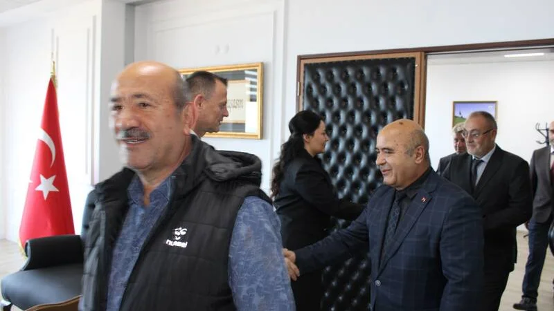 Keşap'ta 29 Ekim Cumhuriyet Bayramı Coşkusu: Kaymakam Sarı Tebrikleri Kabul Etti