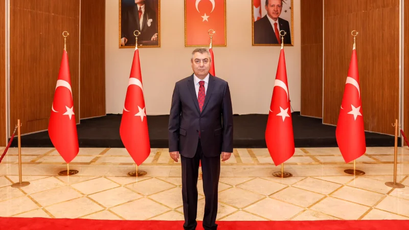 Mersin'de 29 Ekim Cumhuriyet Bayramı Coşkusu: Vali Atilla Toros Tebrikleri Kabul Etti