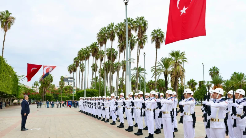 Mersin'de Cumhuriyet Bayramı Coşkusu: Atatürk Anıtı'na Çelenk Sunuldu