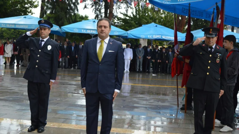 Silifke'de Cumhuriyet Bayramı Coşkusu: Çelenk Sunma Töreni ve Yeni Hizmetlerin Açılışı Yapıldı