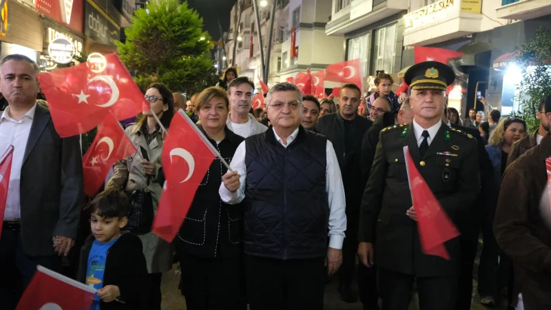 Sinop'ta 29 Ekim Cumhuriyet Bayramı Coşkusu Fener Alayı ile Kutlandı