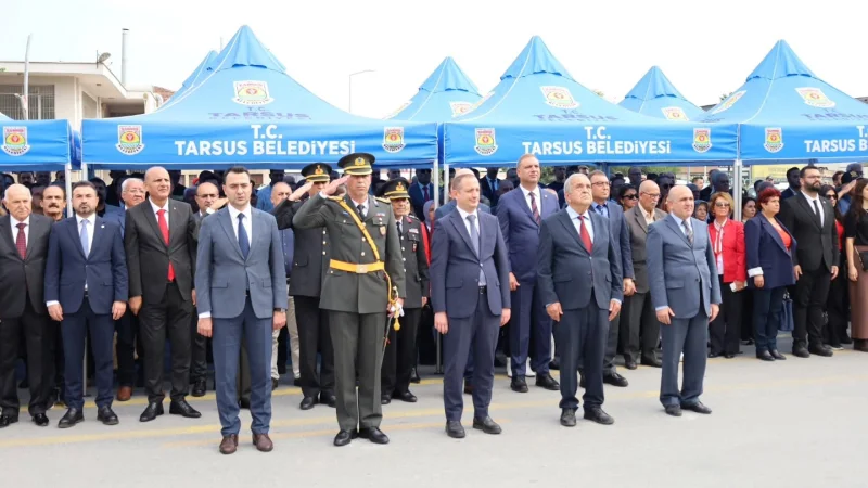 Tarsus'ta 29 Ekim Cumhuriyet Bayramı Kutlamaları Çelenk Sunumuyla Başladı